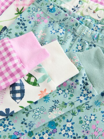 Pijamale de la Next pe verde