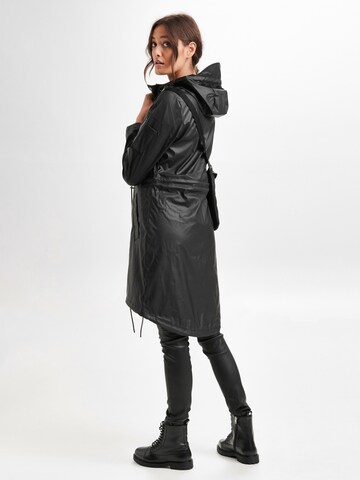 Notyz Raincoat in Black