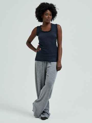 Seamless Basic Top 'Flounce' in Zwart