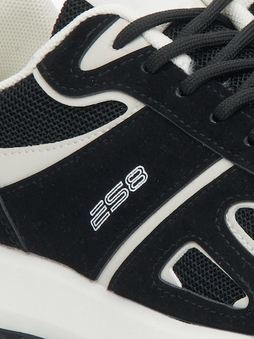 ES8 Sneaker low '90-3-04'‌ in Schwarz