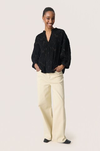 SOAKED IN LUXURY Bluse 'Raye' i sort