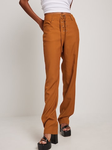 NA-KD Wide leg Pants in Brown: front