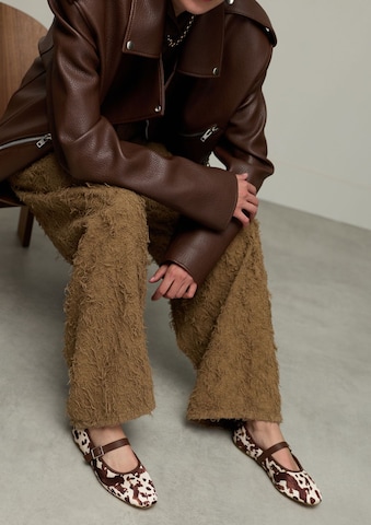 SACHA Ballerina in Bruin: voorkant