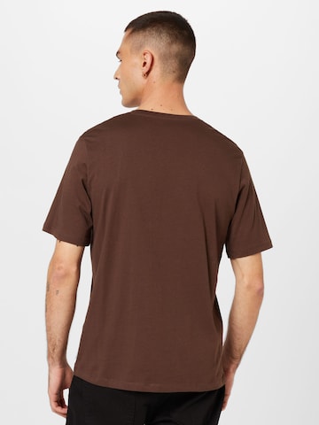 JACK & JONES Slim Fit T-Shirt in Braun