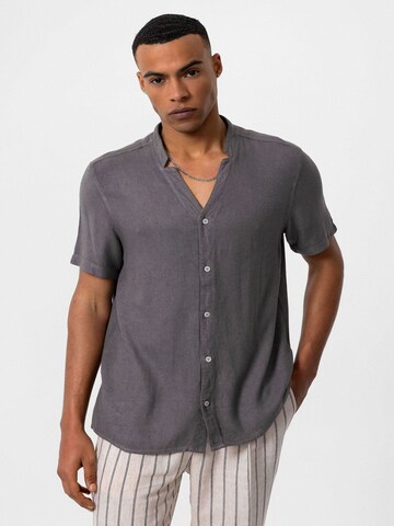 Fit confort Chemise Antioch en gris : devant