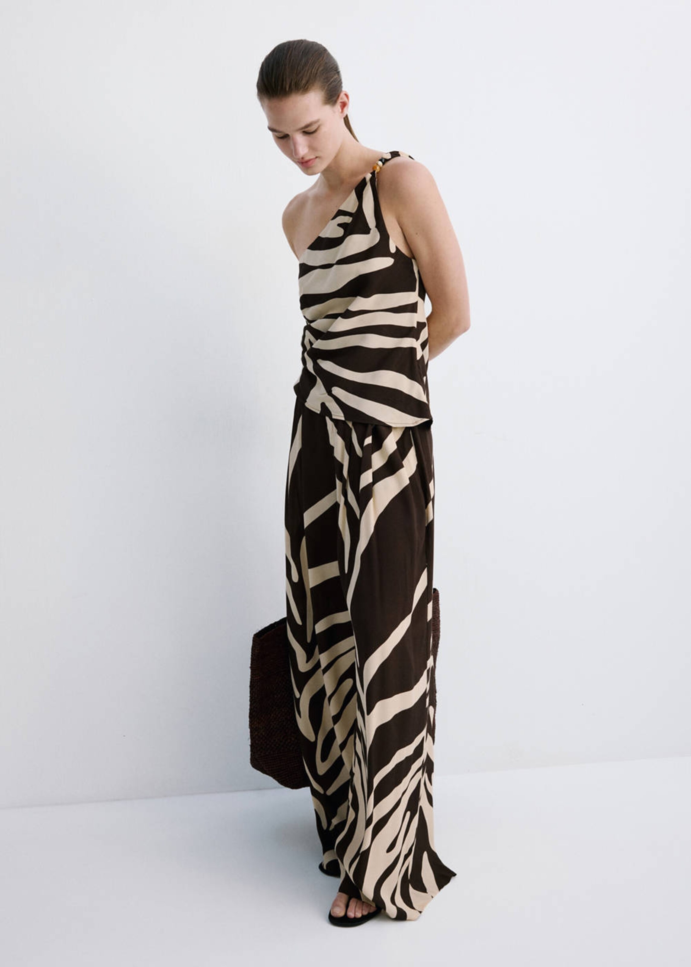 MANGO Regular Hose in Braun