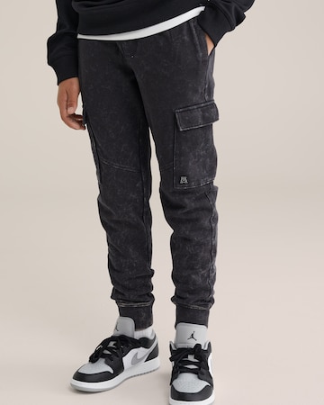 WE Fashion Tapered Byxa i svart: framsida