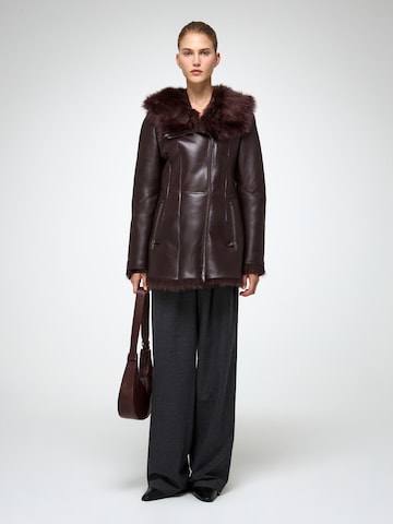 V S P Wintermantel 'Mallory' in Rot