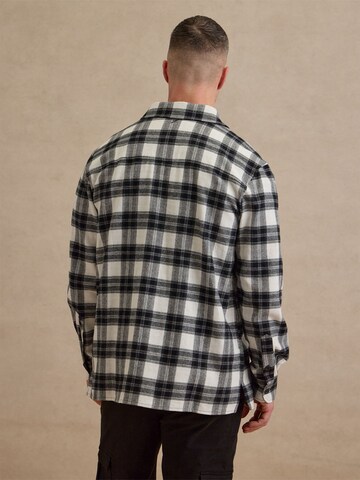 DAN FOX APPAREL Regular Fit Skjorte 'Mattes' i sort