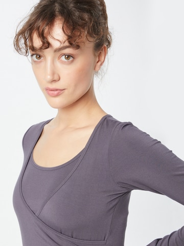 CURARE Yogawear Funkční tričko 'Flow' – šedá