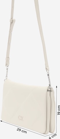 Calvin Klein Skuldertaske i beige