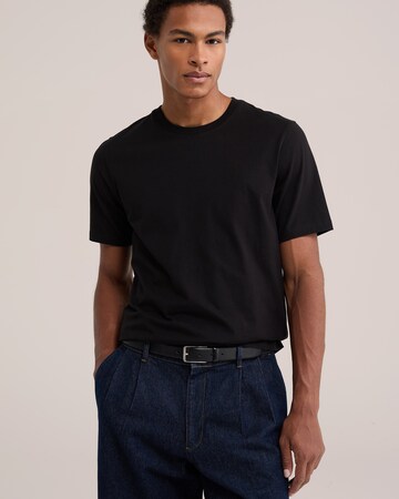 Tricou de la WE Fashion pe negru: față