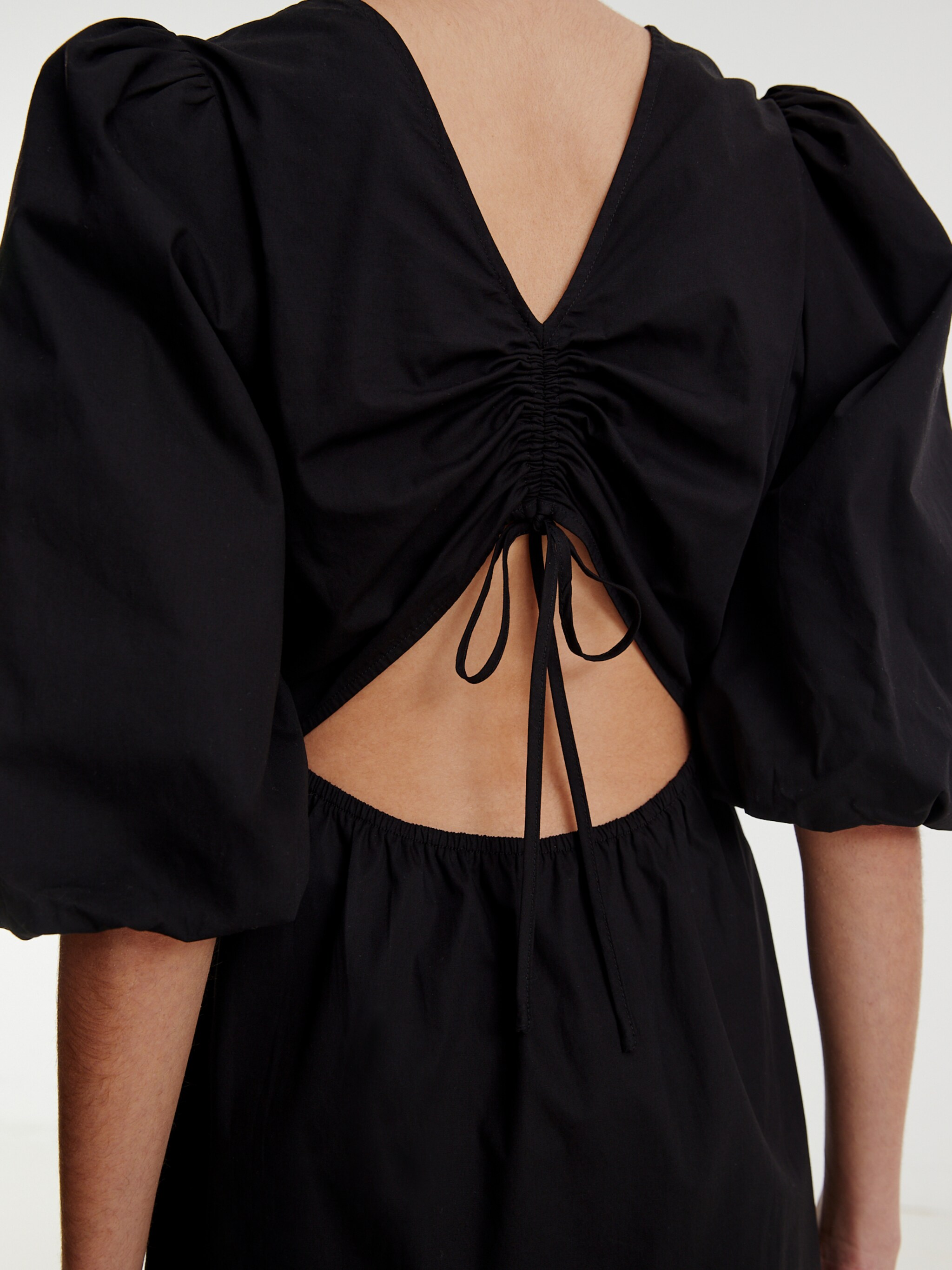 EDITED Produits Robe 'Havin' noir