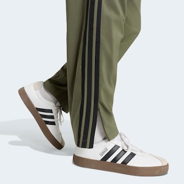 Loosefit Pantalon de sport 'Essentials' ADIDAS SPORTSWEAR en vert