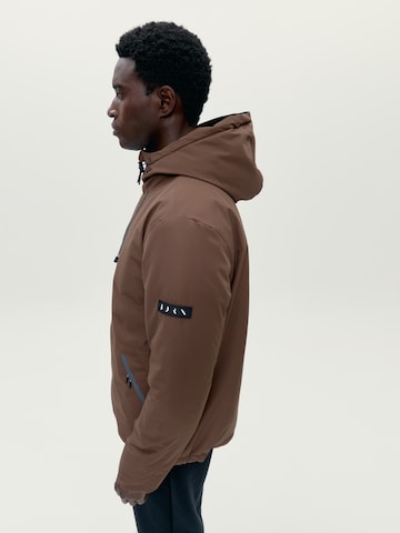 Skinny Veste de sport ' Volga ' Born en marron