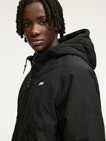 Pull&Bear Prechodná bunda - Čierna