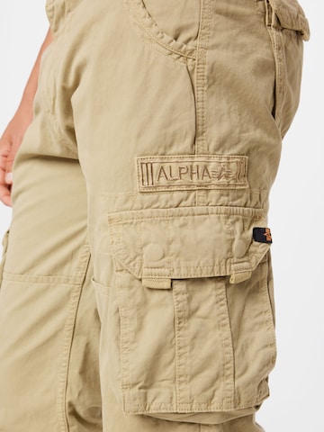 ALPHA INDUSTRIES Regular Cargobyxa 'Jet' i beige