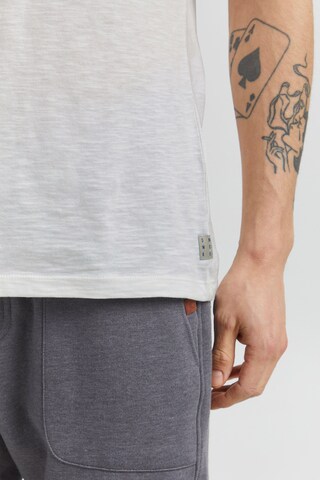 BLEND - Camiseta 'Troppo' en gris