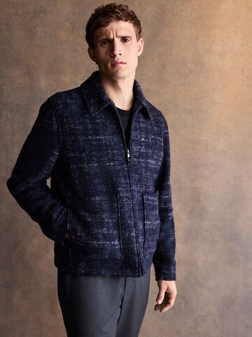 Next Jacke in Blau: Vorderseite