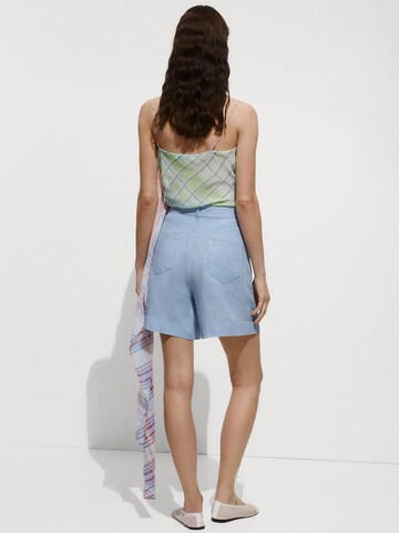 Regular Pantaloni cutați 'Begur' de la MANGO pe albastru