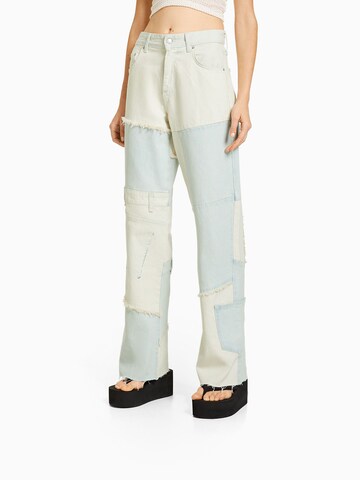 Bershka Loosefit Jeans in Blauw: voorkant