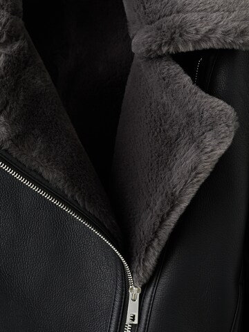 Giacca di mezza stagione 'CADI' di MANGO in nero