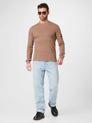 Calvin Klein Jeans Štandardný strih Tričko - Hnedá