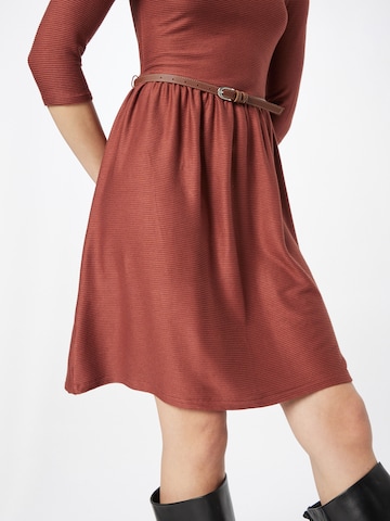 Robe 'Jessie' ABOUT YOU en marron