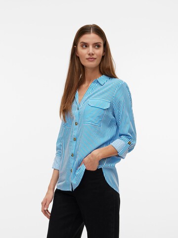 VERO MODA Blouse 'BUMPY' in Blauw: voorkant