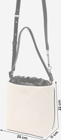 Calvin Klein Beuteltasche in Weiß