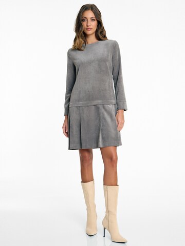 Robe 'Adika' Ana Alcazar en gris