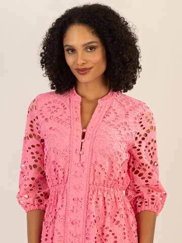 mint & mia Kleid mit Lochspitze in Pink