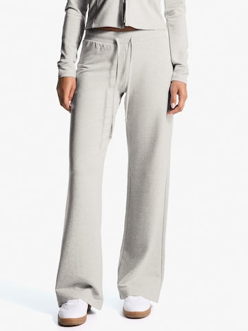 Wide leg Pantaloni de la Bershka pe gri: față