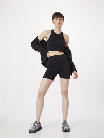 super.natural Skinny Sportshorts in Schwarz