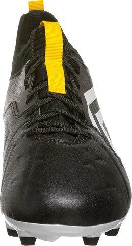 UMBRO Soccer Cleats in Black