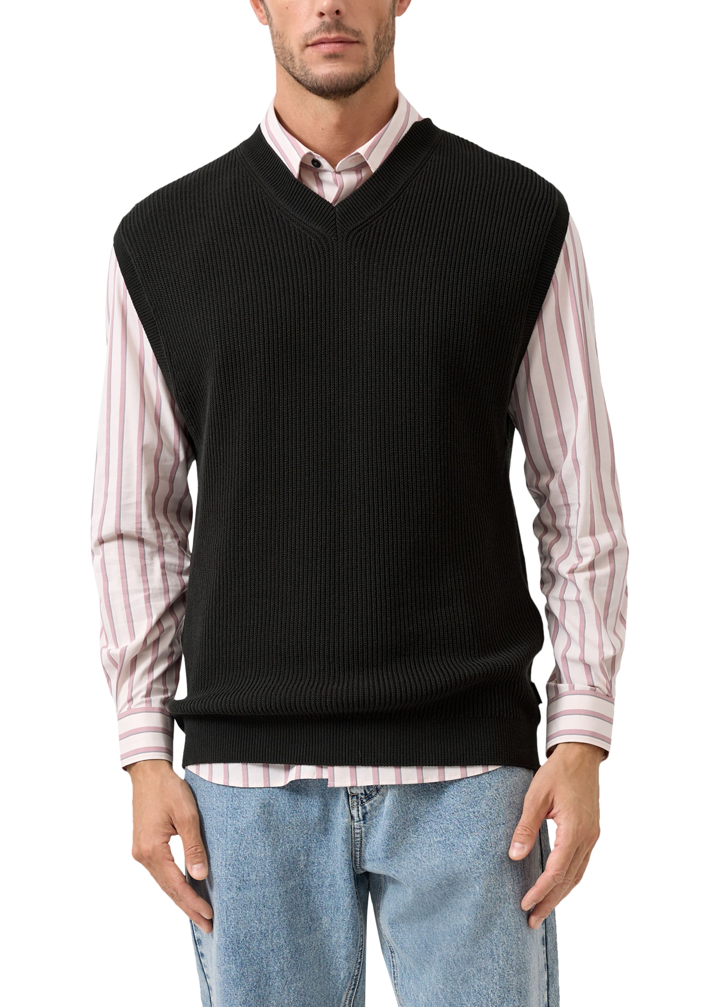 s.Oliver Sweater in Black