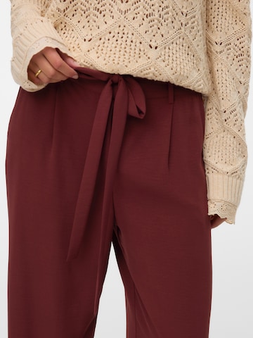 Wide Leg Pantalon à pince 'VMJadina' VERO MODA en rouge