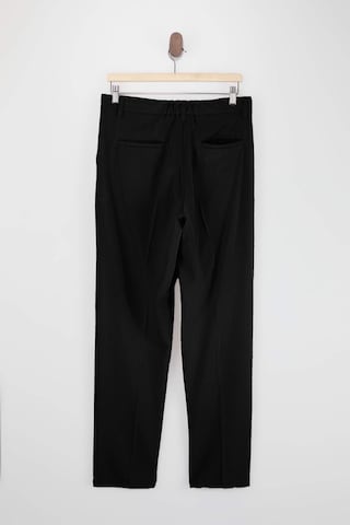 Slimfit Pantaloni cu dungă de la Trendyol pe negru