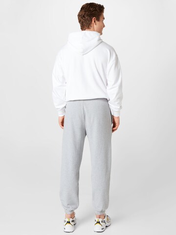 LEVI'S ® Tapered Housut 'XSimpsons Sweatpant' värissä harmaa