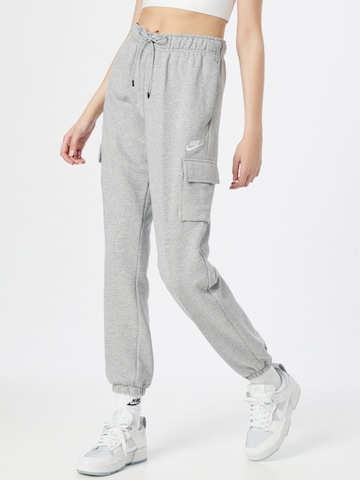 Tapered Pantaloni cu buzunare de la Nike Sportswear pe gri: față