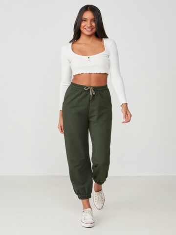 C&City Tapered Trousers in Green