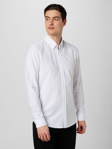 Coupe regular Chemise 'Rickert' BOSS en blanc : devant