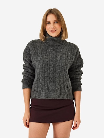 Pullover di Bianco Lucci in grigio: frontale
