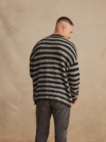 DAN FOX APPAREL Pullover 'Fabrice' in Grau