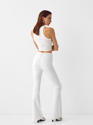 évasé Jean Bershka en blanc