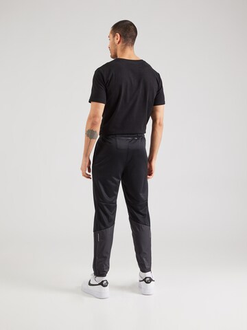 NIKE - Tapered Pantalón deportivo 'Sphere Challenger' en negro