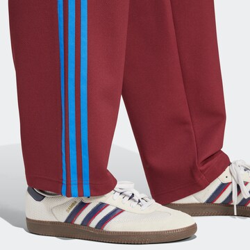 ADIDAS ORIGINALS Loosefit Hose in Rot