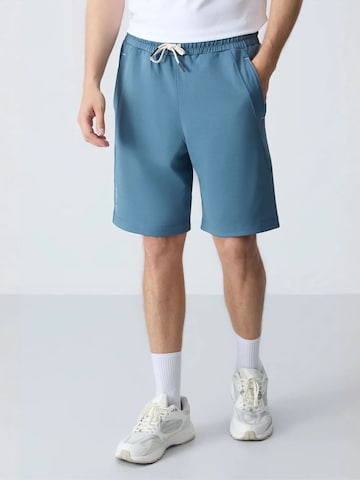 Tommy Life Regular Shorts in Blau: Vorderseite