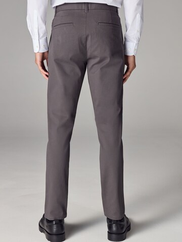 Skinny Pantaloni chino di Next in grigio