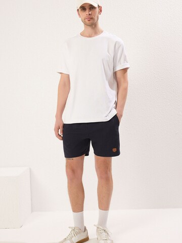 Trendyol Regular Shorts in Blau